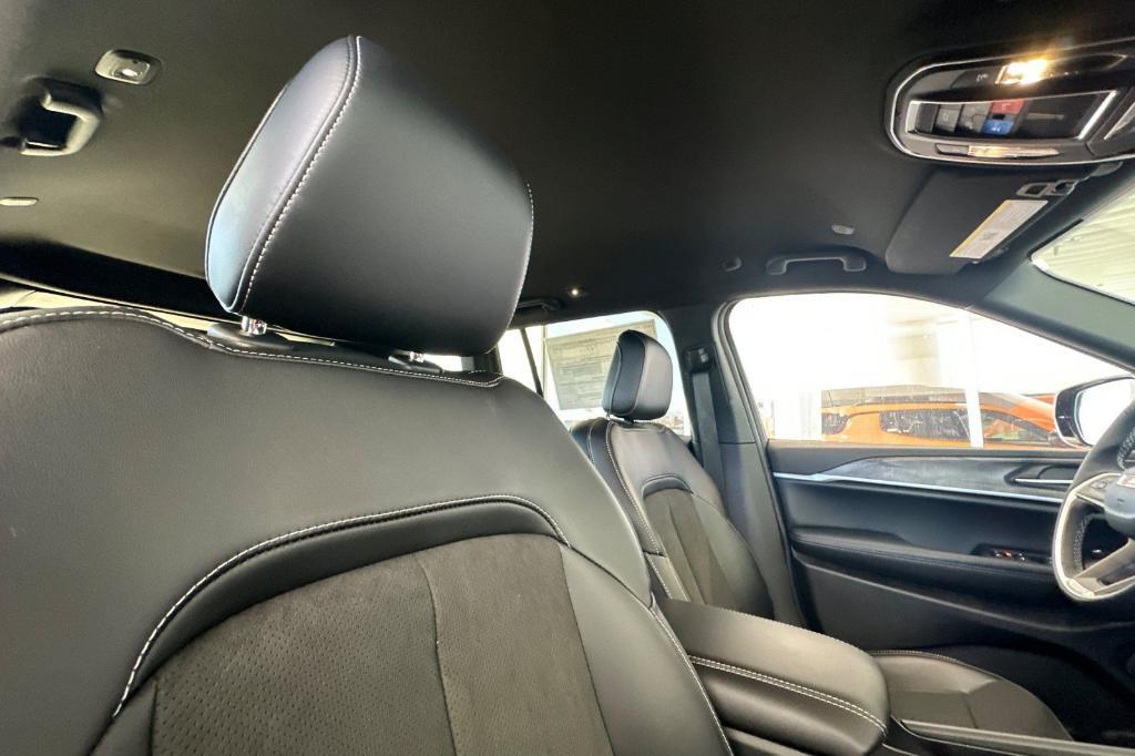 new 2026 Jeep Grand Cherokee car, priced at $48,250