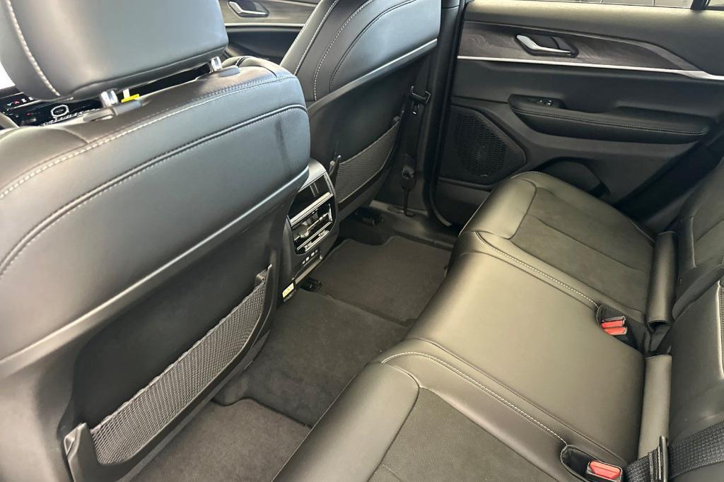 new 2026 Jeep Grand Cherokee car, priced at $48,250