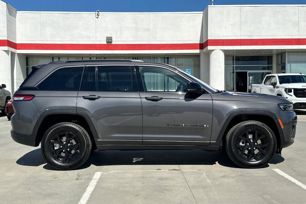 new 2026 Jeep Grand Cherokee car, priced at $48,250