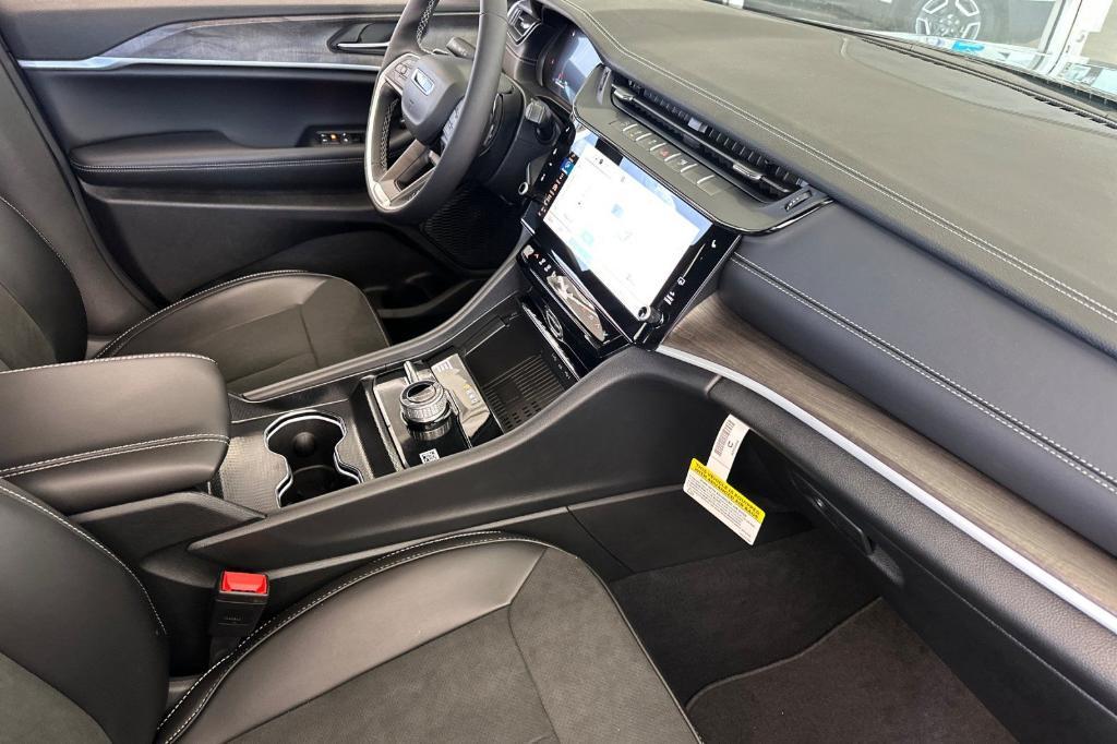 new 2026 Jeep Grand Cherokee car, priced at $48,250