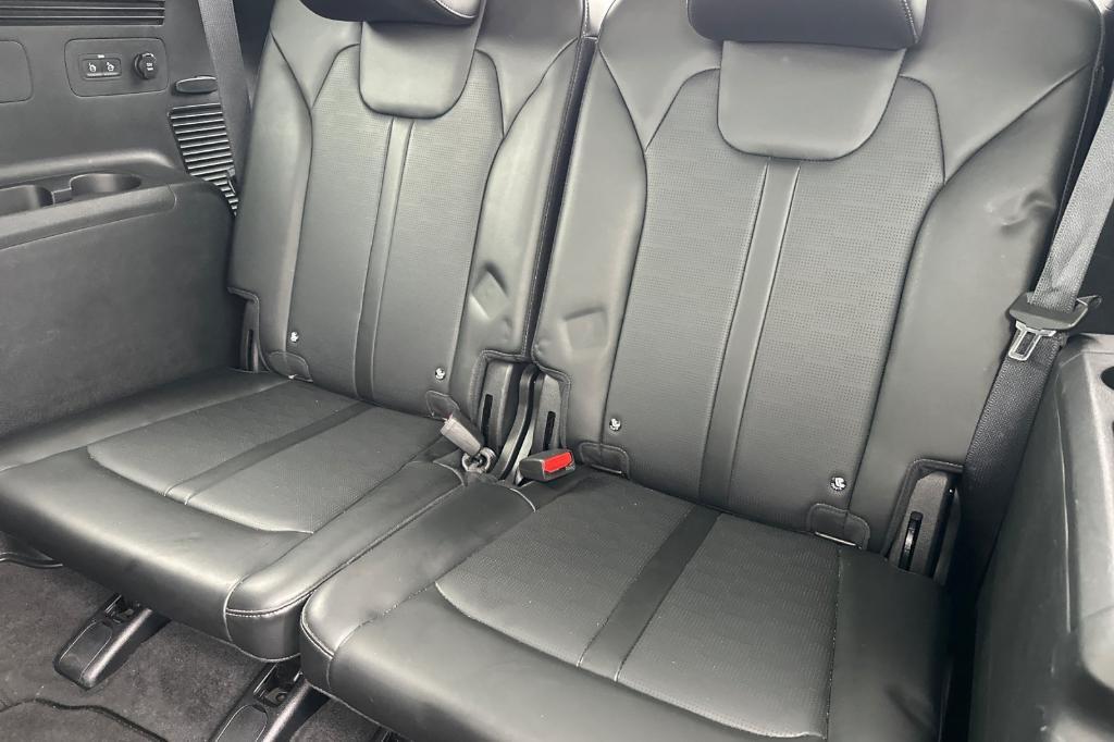 used 2024 Kia Sorento car, priced at $23,886