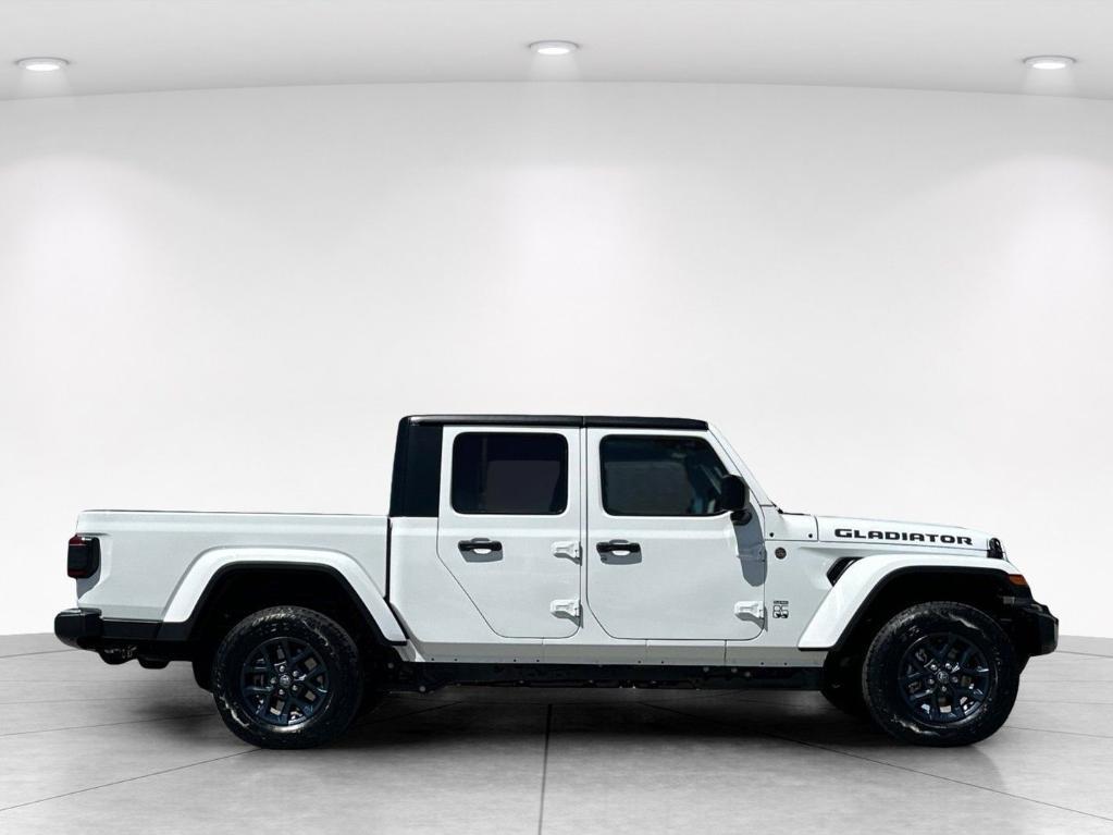 new 2026 Jeep Gladiator car, priced at $45,951