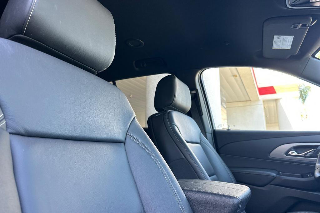 used 2023 Chevrolet Traverse car, priced at $32,692