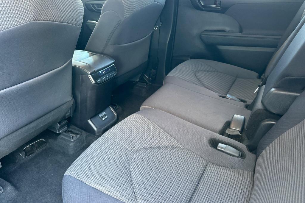 used 2024 Toyota Highlander car, priced at $30,592