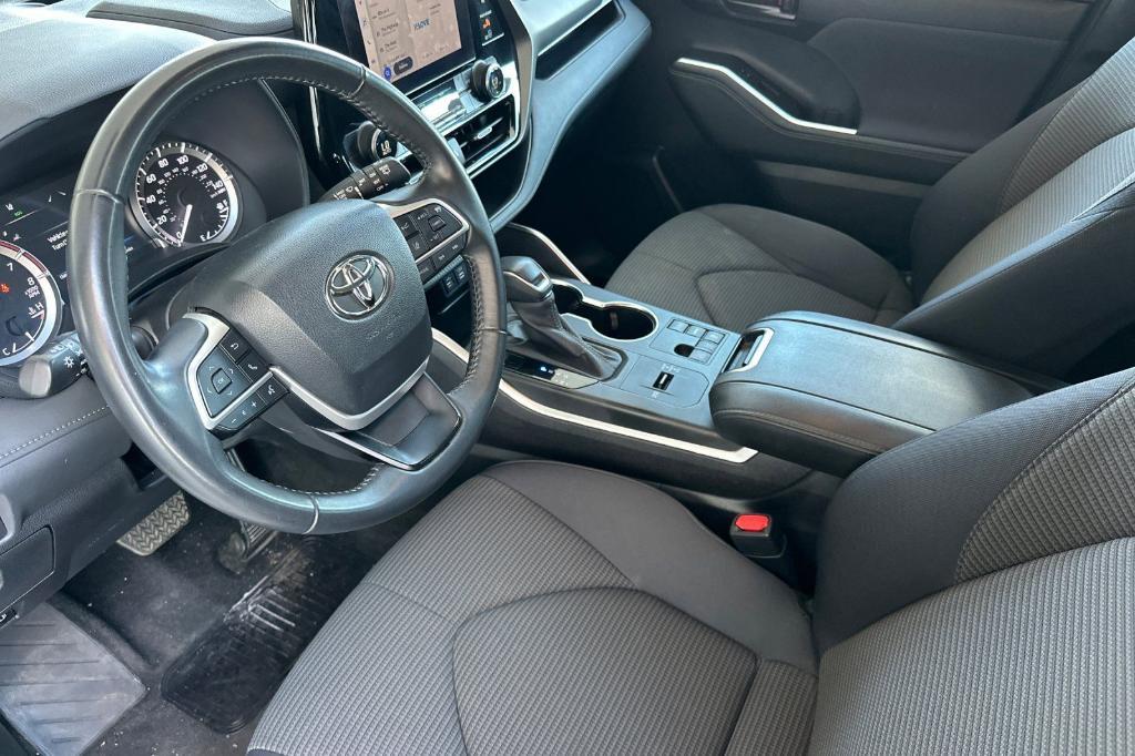 used 2024 Toyota Highlander car, priced at $30,592