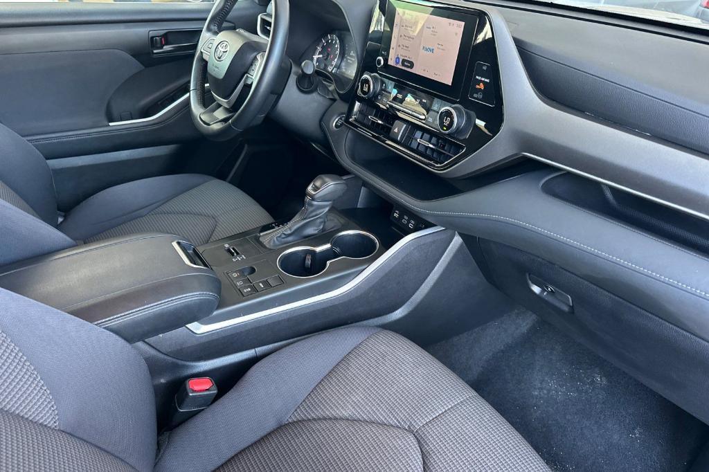 used 2024 Toyota Highlander car, priced at $30,592