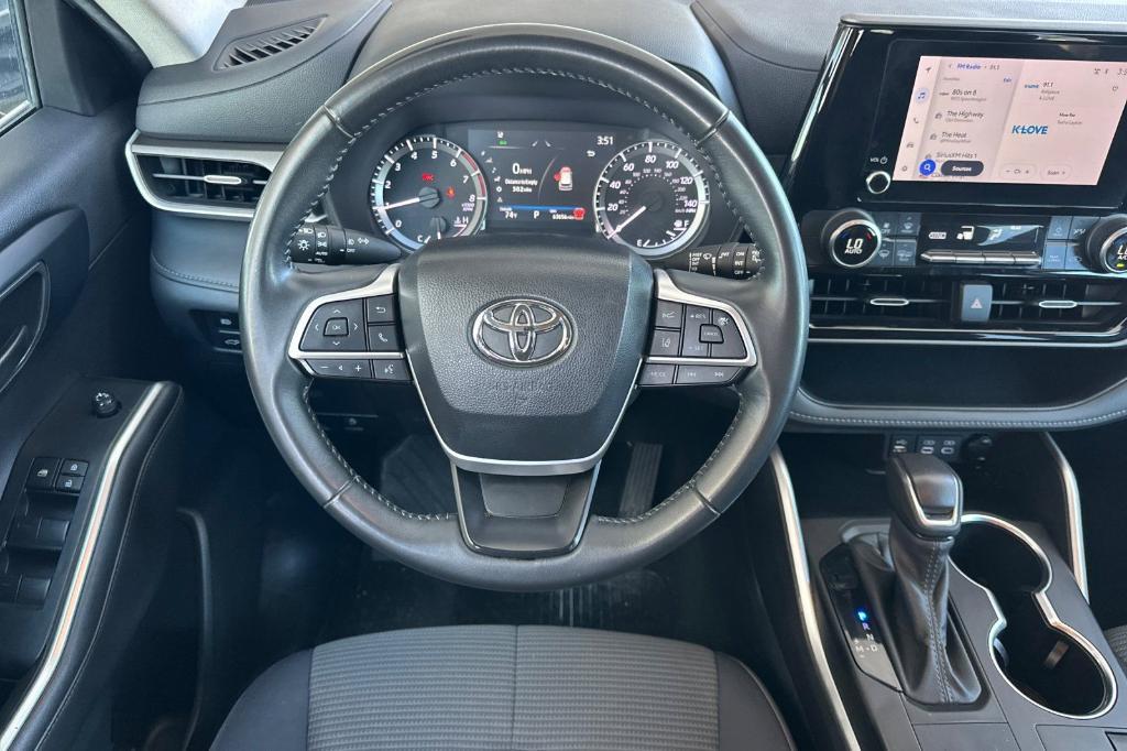 used 2024 Toyota Highlander car, priced at $30,592