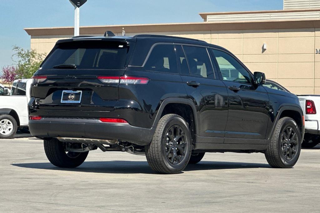 new 2026 Jeep Grand Cherokee car, priced at $48,025