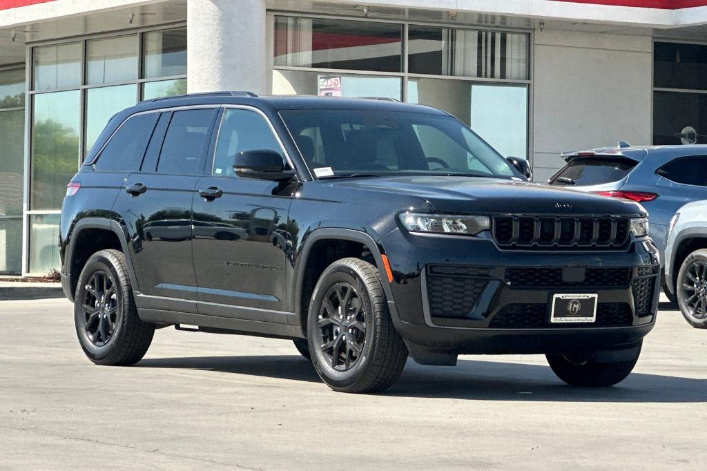 new 2026 Jeep Grand Cherokee car, priced at $48,025