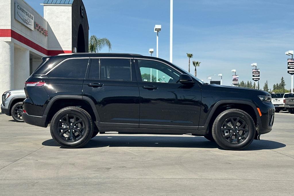 new 2026 Jeep Grand Cherokee car, priced at $48,025