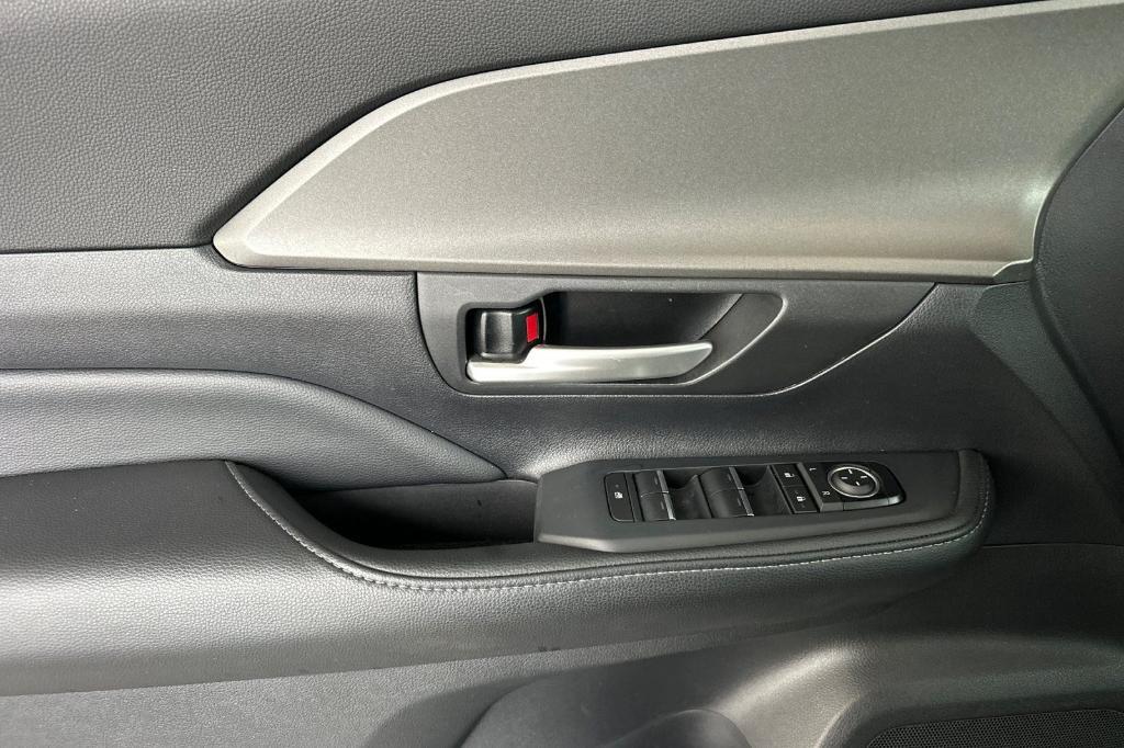 used 2025 Toyota Grand Highlander car, priced at $41,200