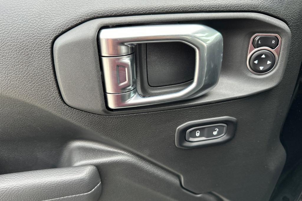 new 2025 Jeep Wrangler car, priced at $45,351