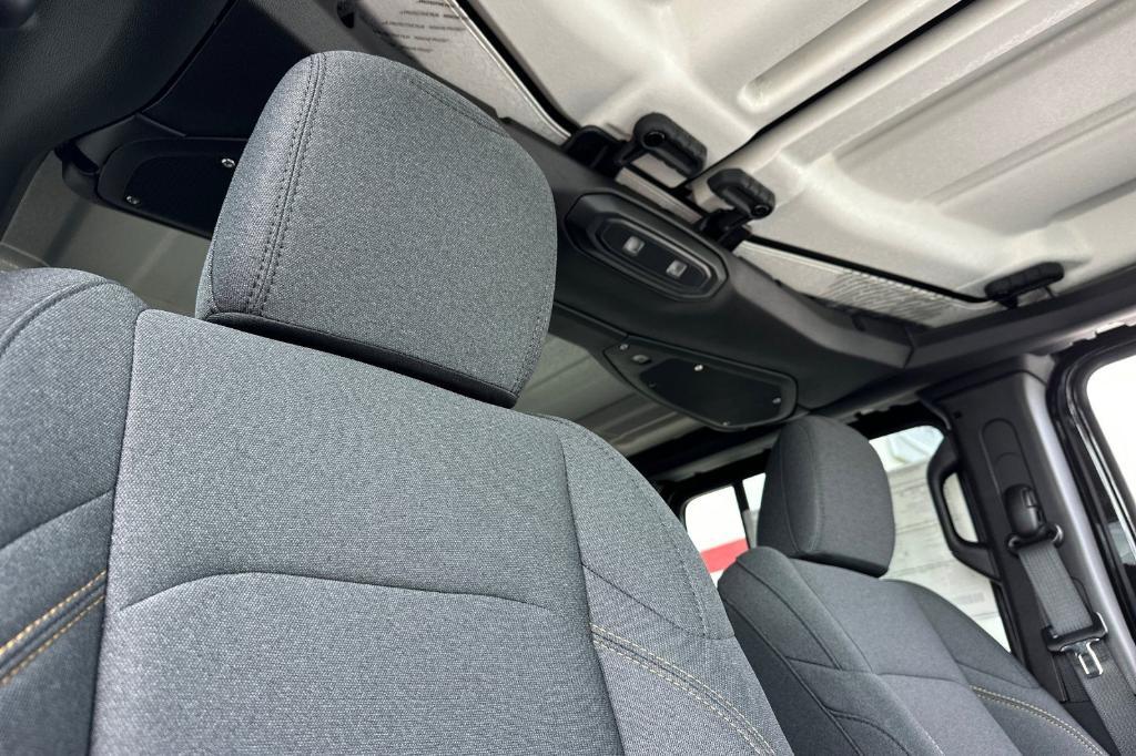 new 2025 Jeep Wrangler car, priced at $45,351