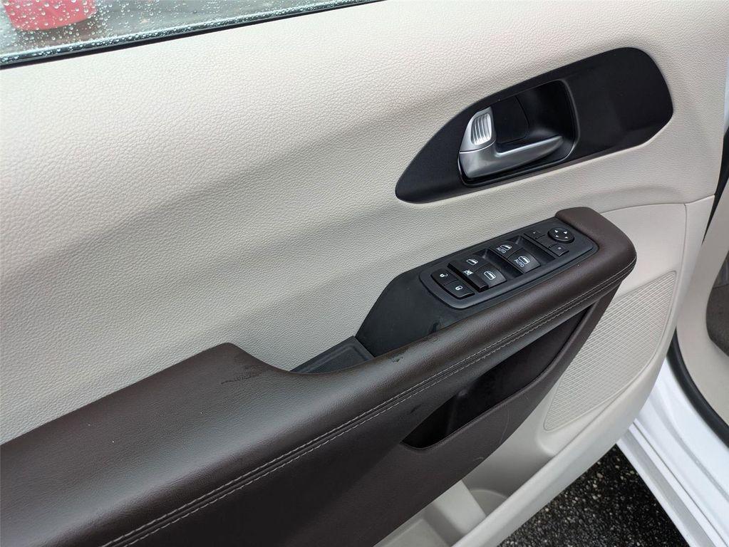 used 2020 Chrysler Pacifica car, priced at $12,685