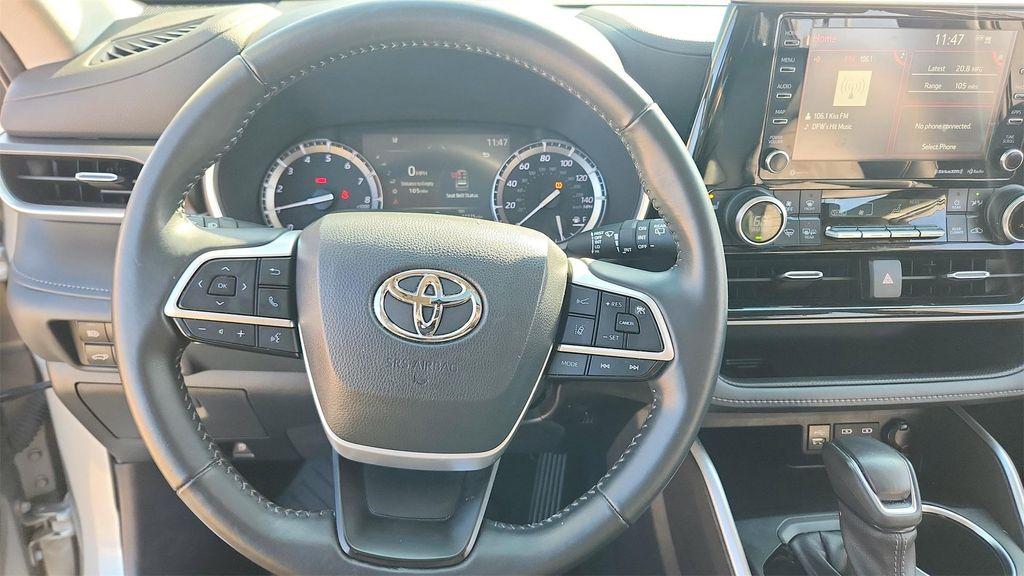used 2022 Toyota Highlander car, priced at $33,995