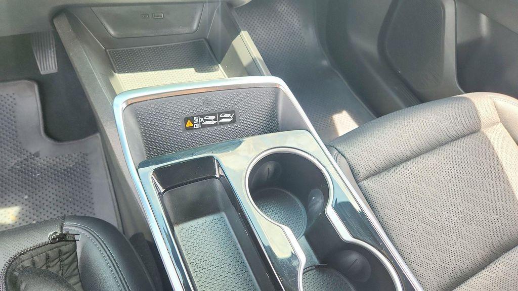 used 2025 Chevrolet Equinox car, priced at $24,014