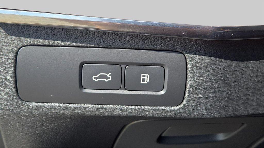 used 2025 Volvo XC90 Plug-In Hybrid car, priced at $57,995