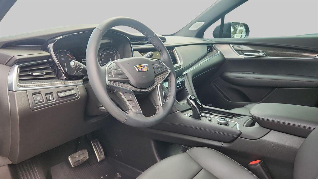 used 2025 Cadillac XT5 car, priced at $50,987