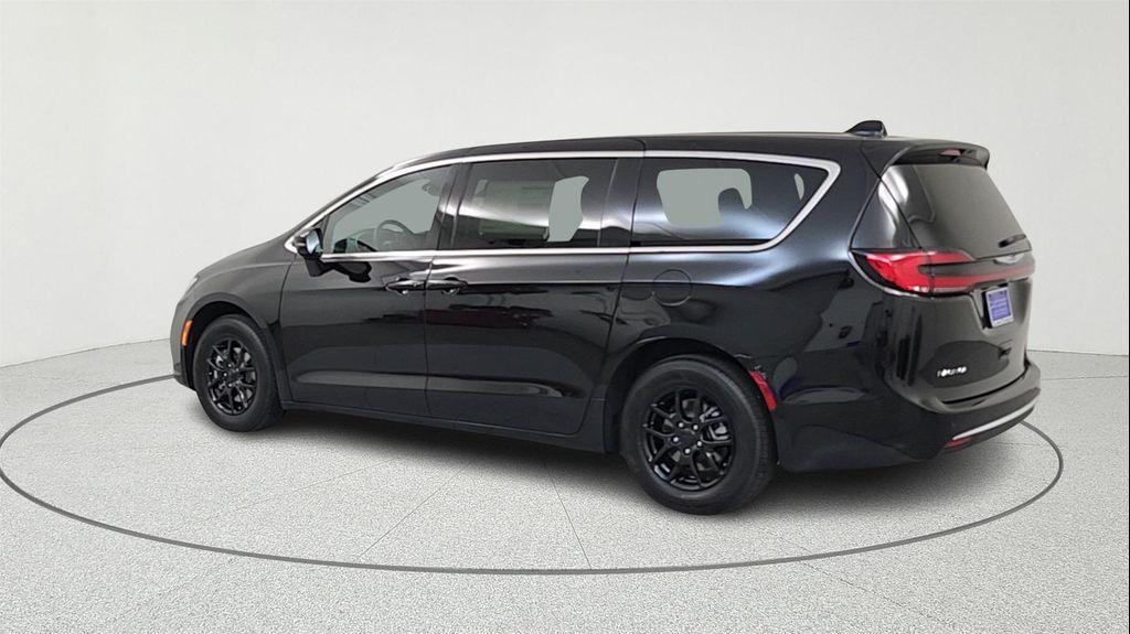 used 2026 Chrysler Pacifica car, priced at $39,965