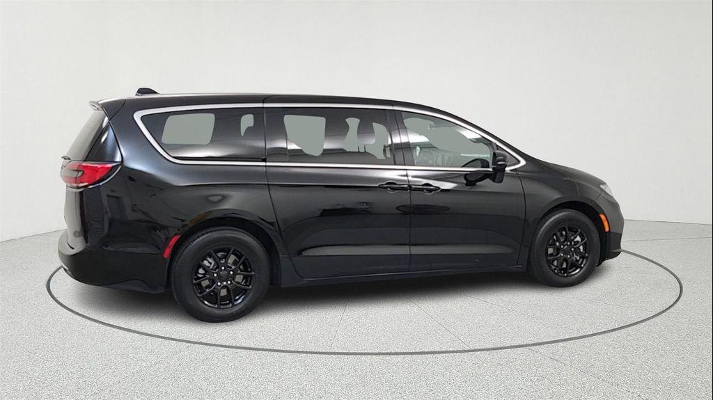 used 2026 Chrysler Pacifica car, priced at $39,965