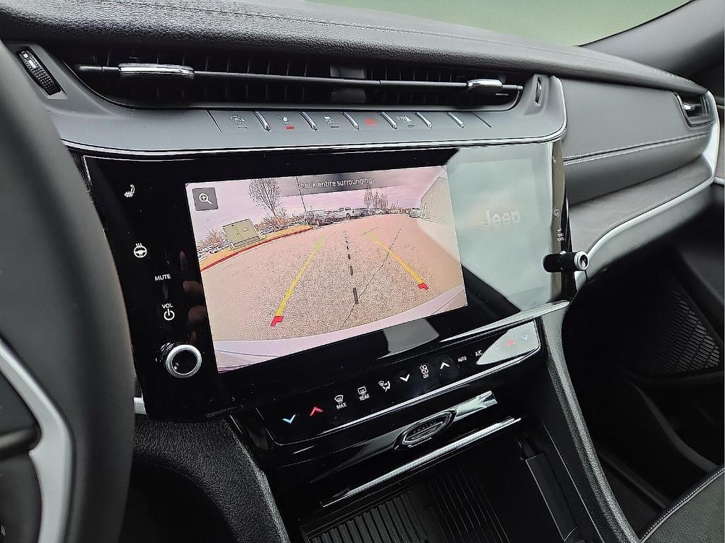 new 2026 Jeep Grand Cherokee car, priced at $45,825