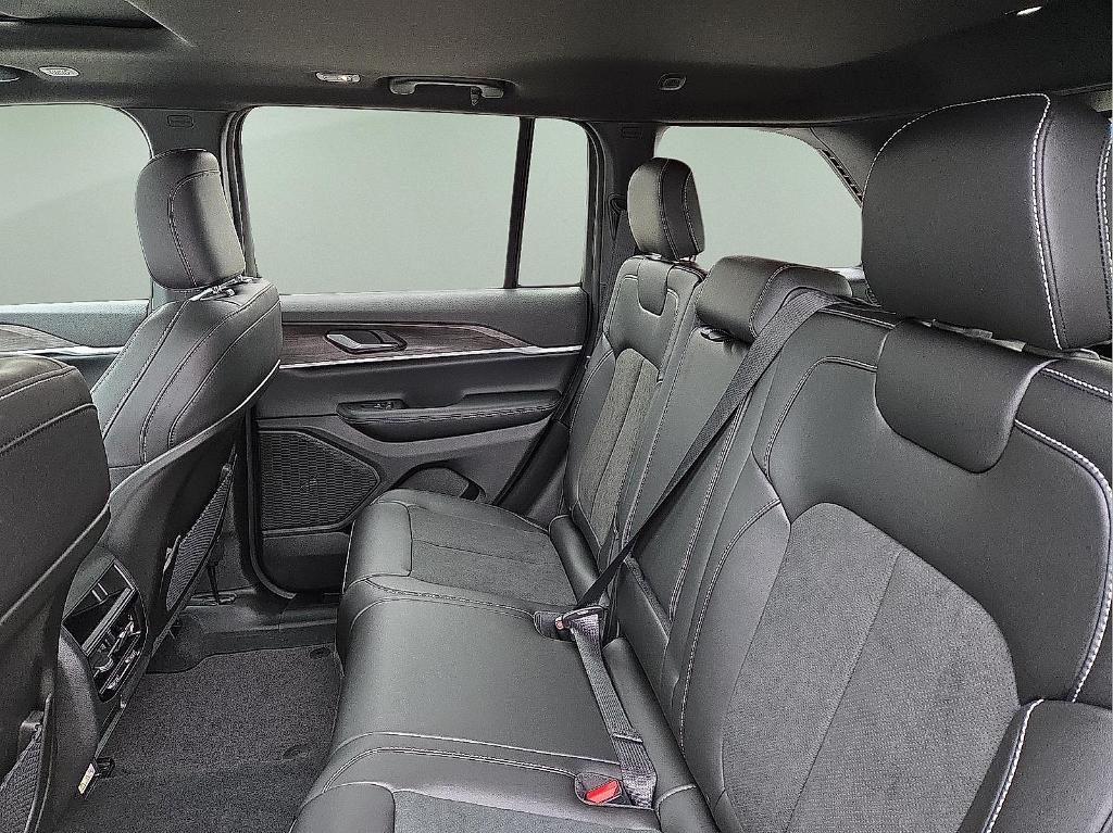 new 2026 Jeep Grand Cherokee car, priced at $45,825