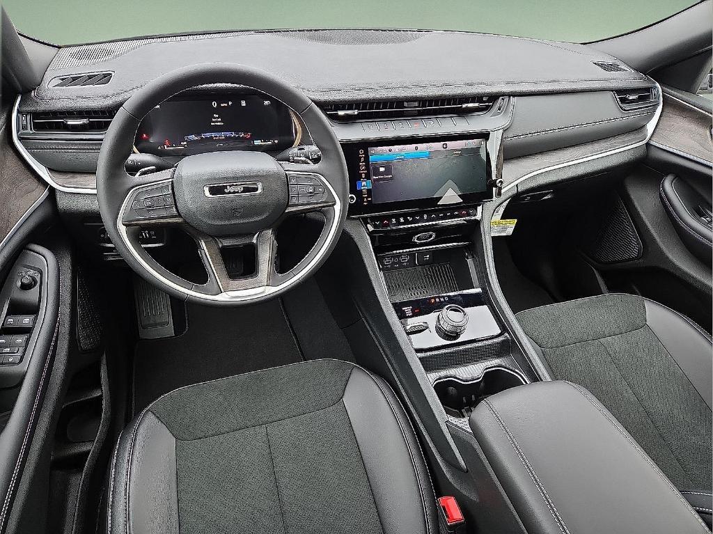 new 2026 Jeep Grand Cherokee car, priced at $45,825