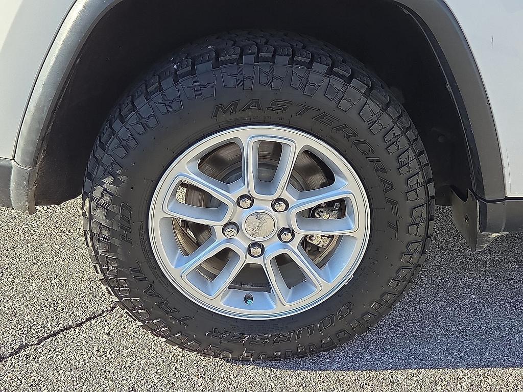 used 2018 Jeep Grand Cherokee car, priced at $15,525