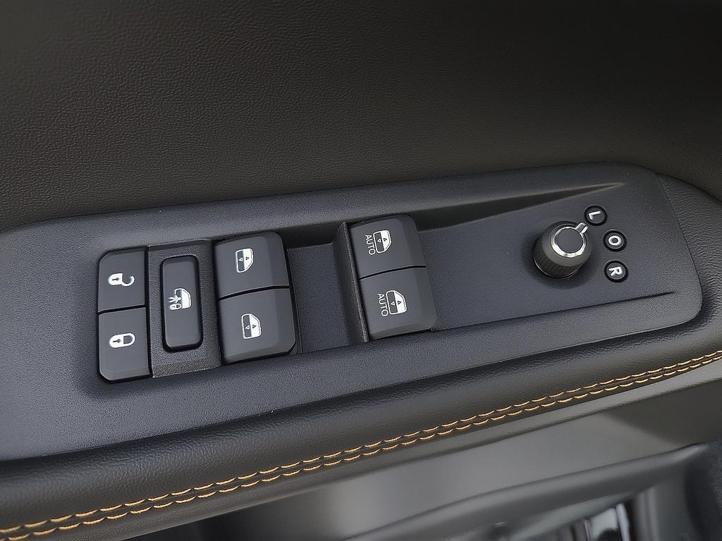 new 2026 Jeep Cherokee car, priced at $38,232