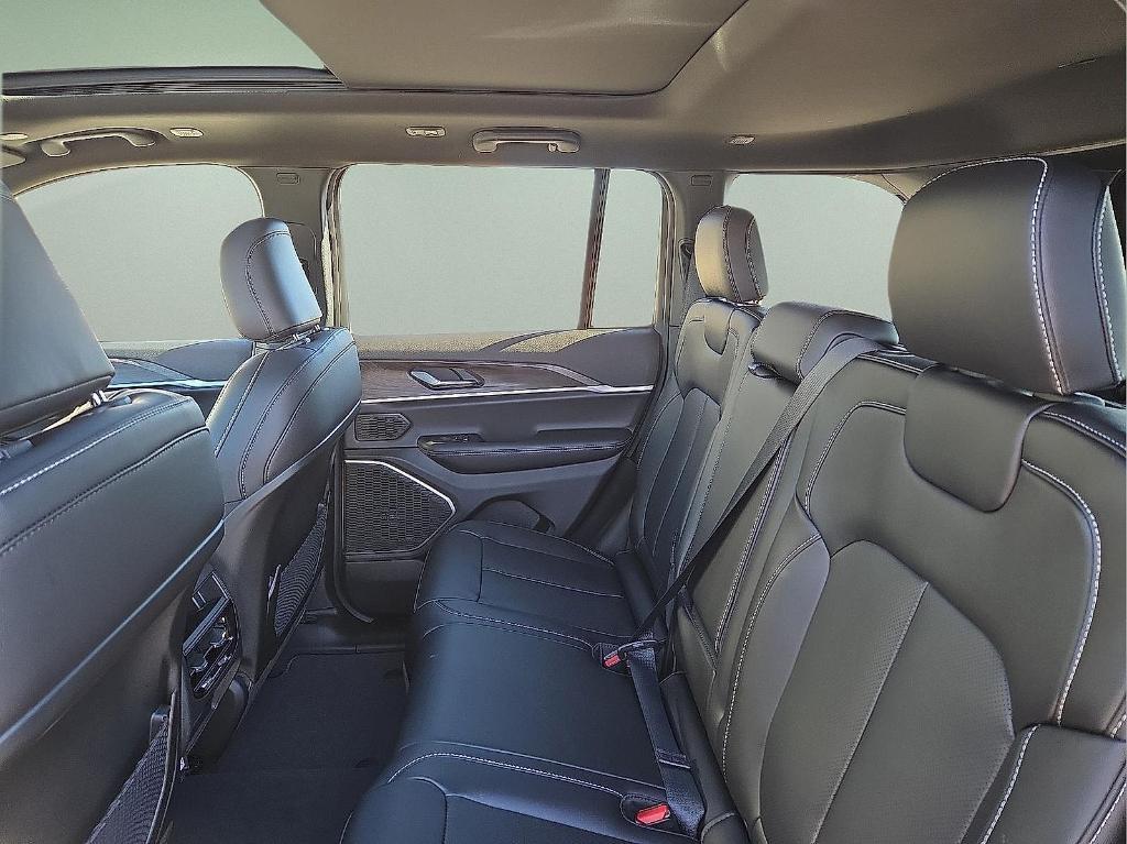 new 2026 Jeep Grand Cherokee car, priced at $43,484