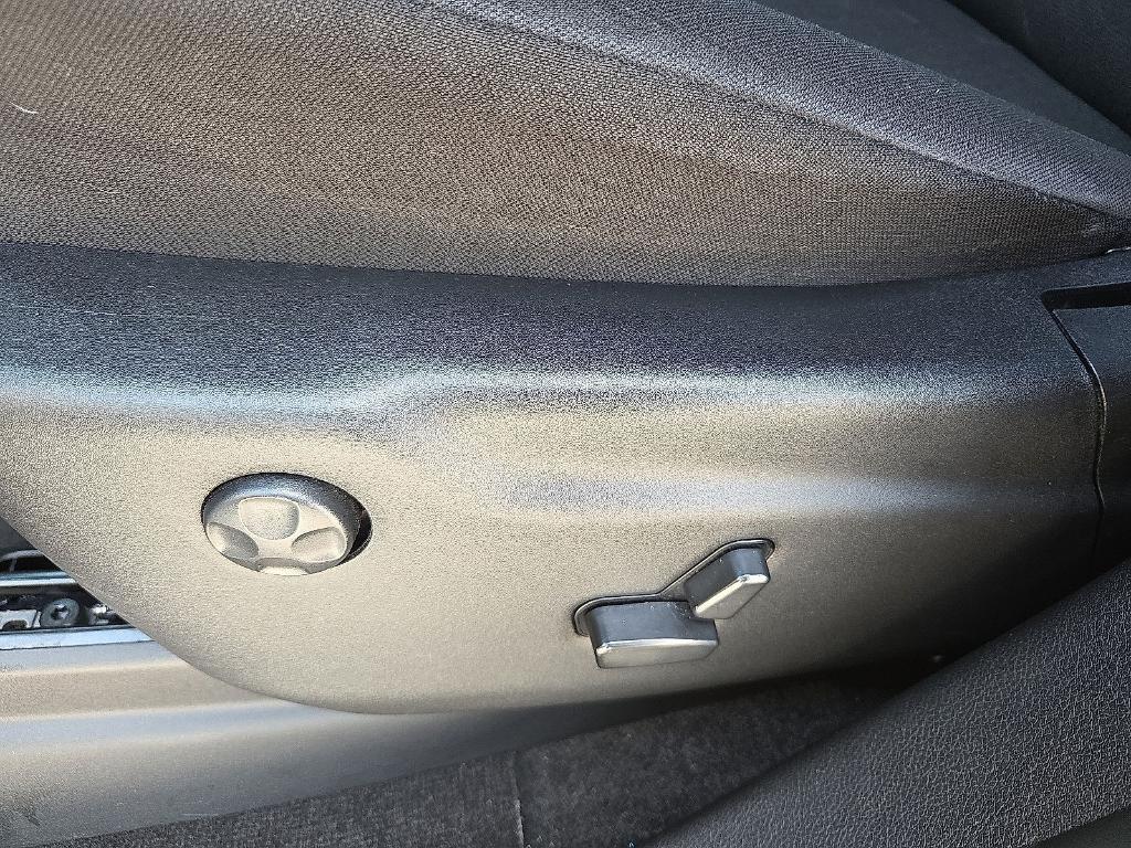 used 2021 Jeep Grand Cherokee car, priced at $15,868