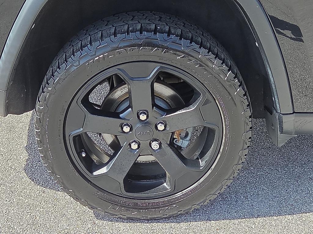 used 2021 Jeep Grand Cherokee car, priced at $15,868