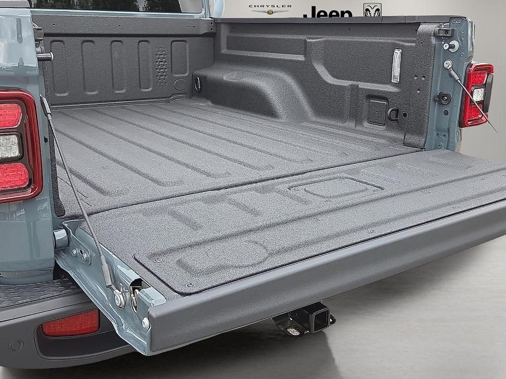 new 2026 Jeep Gladiator car, priced at $47,964