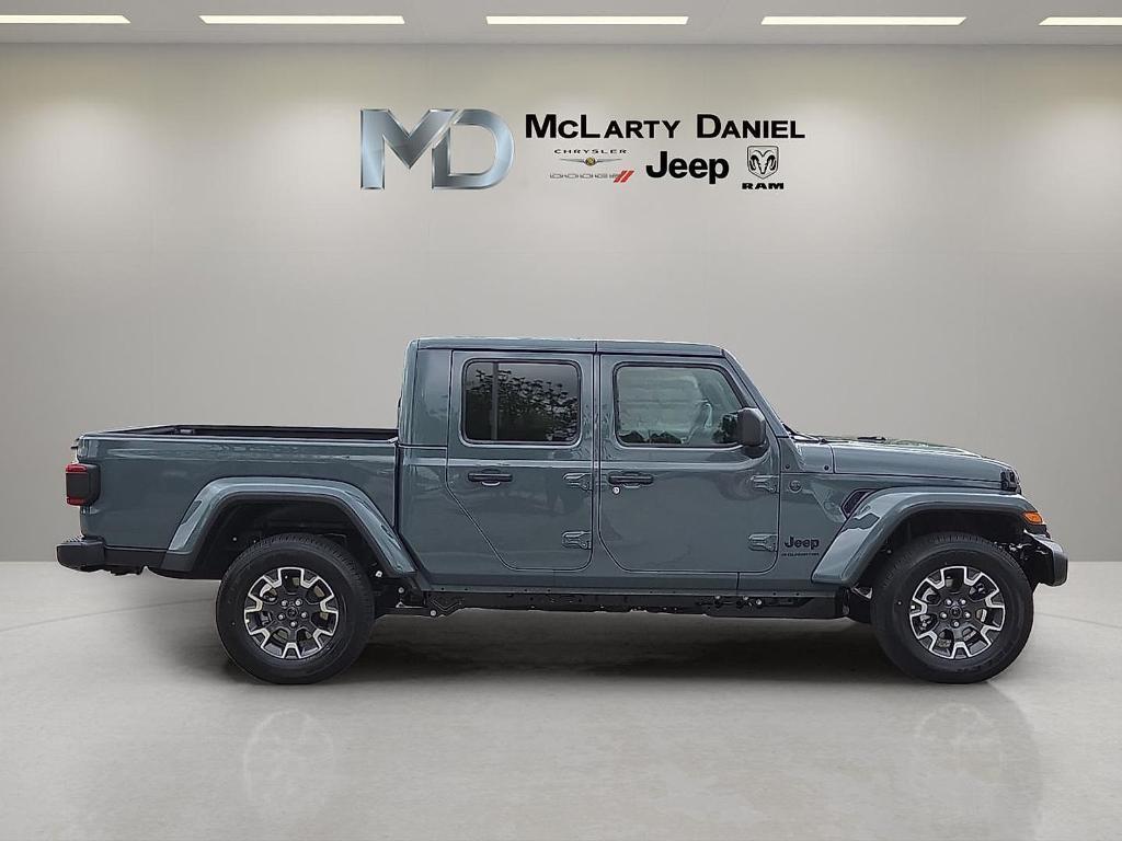 new 2026 Jeep Gladiator car, priced at $47,964