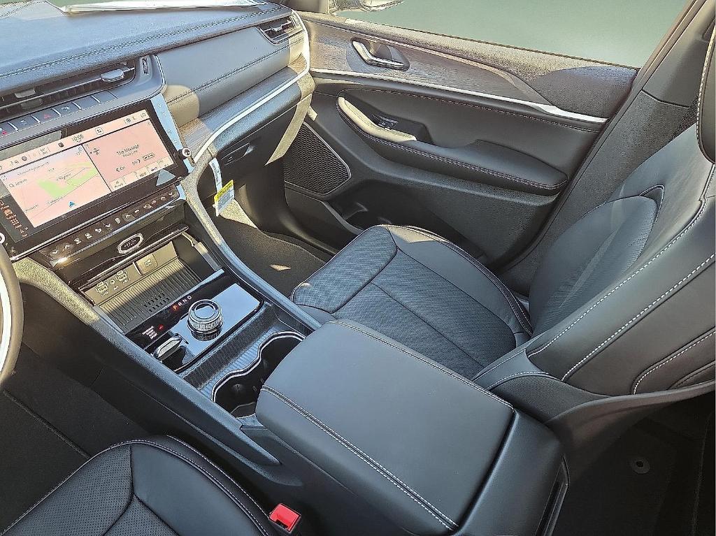 new 2026 Jeep Grand Cherokee car, priced at $47,882