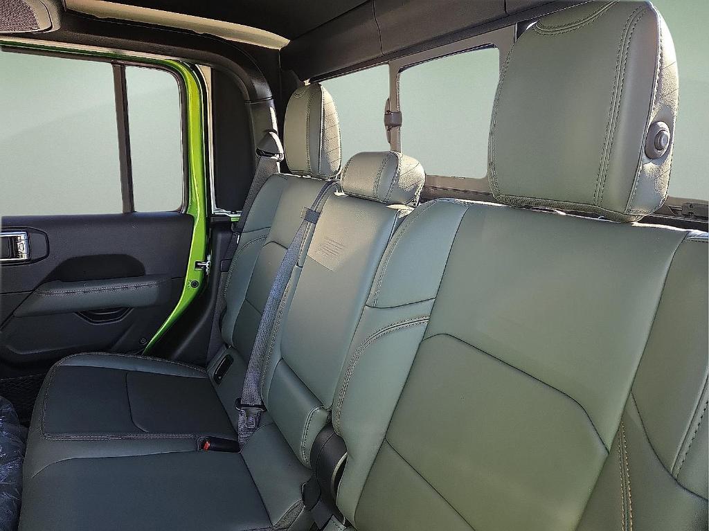 new 2026 Jeep Gladiator car, priced at $61,442