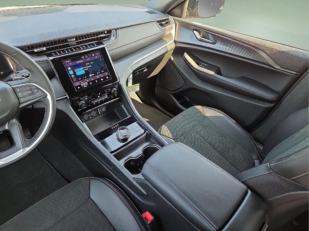 new 2025 Jeep Grand Cherokee car, priced at $40,233