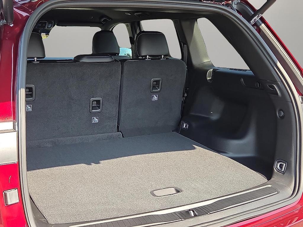 new 2025 Jeep Grand Cherokee car, priced at $40,233