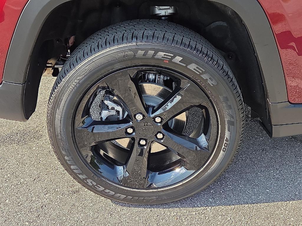 new 2025 Jeep Grand Cherokee car, priced at $40,233