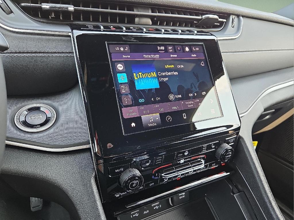 new 2025 Jeep Grand Cherokee car, priced at $40,233