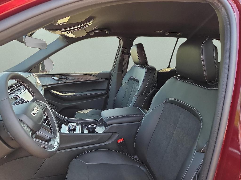 new 2025 Jeep Grand Cherokee car, priced at $40,233