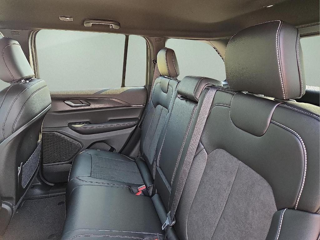 new 2025 Jeep Grand Cherokee car, priced at $40,233