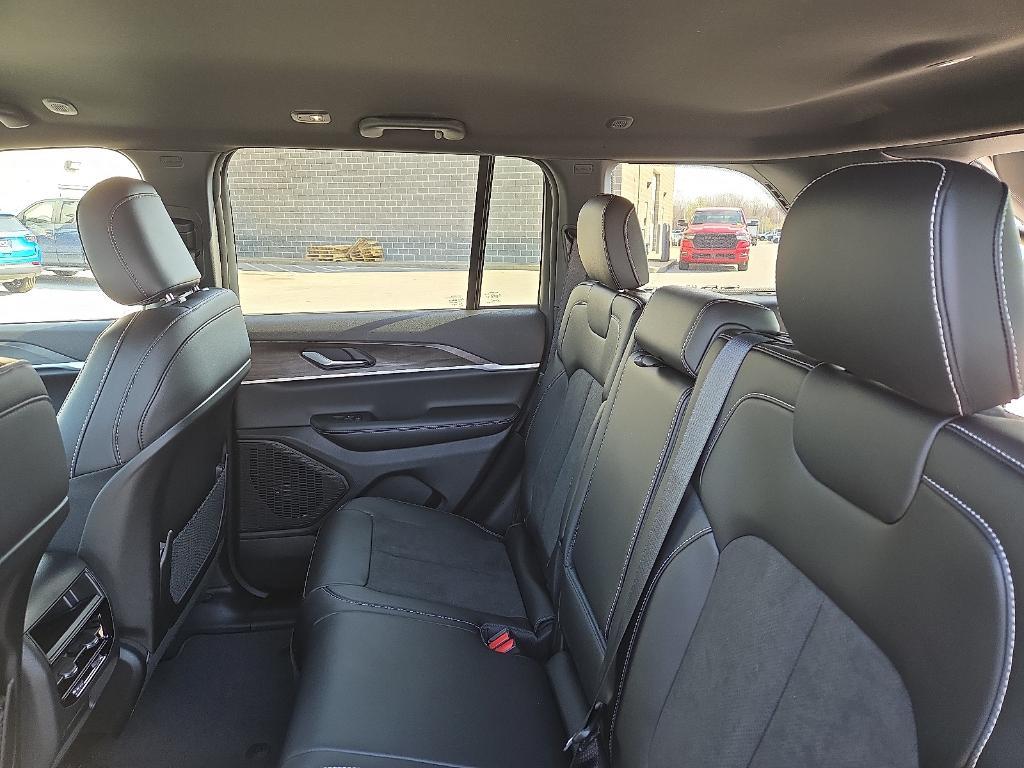 new 2026 Jeep Grand Cherokee car, priced at $47,282