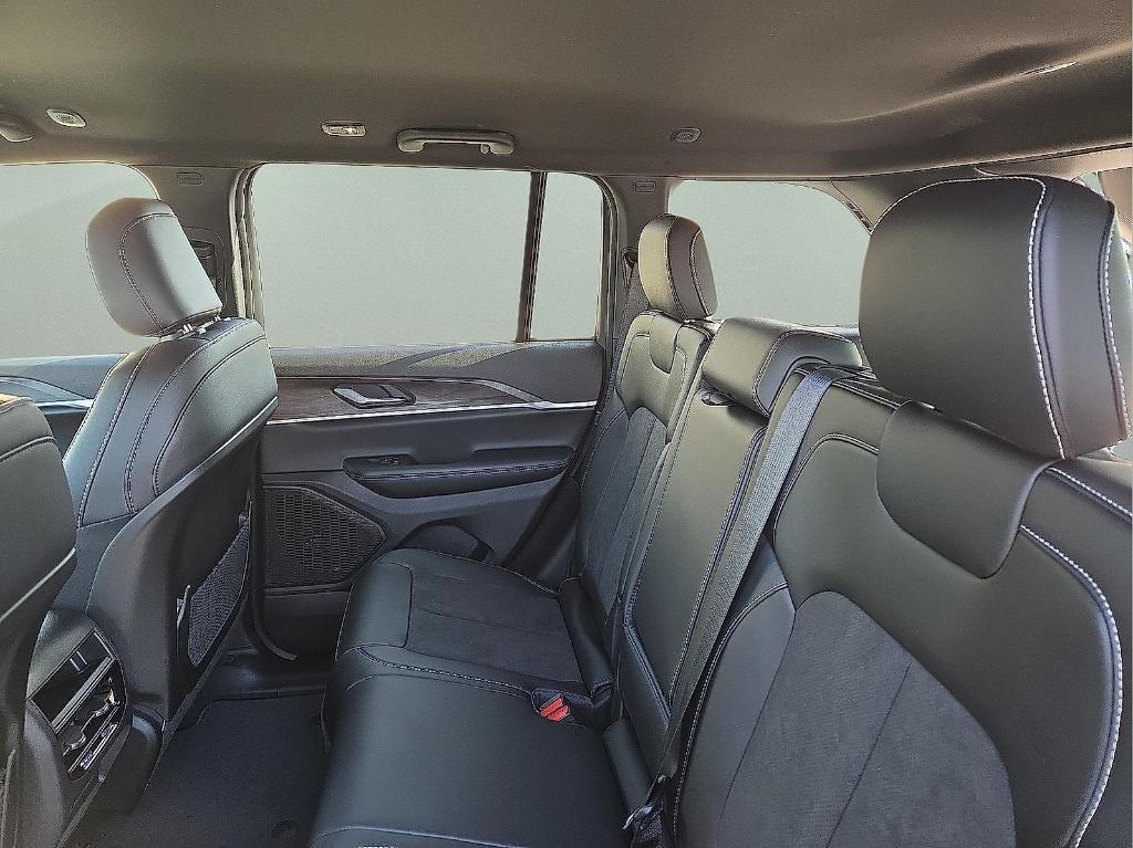 new 2026 Jeep Grand Cherokee car, priced at $46,286