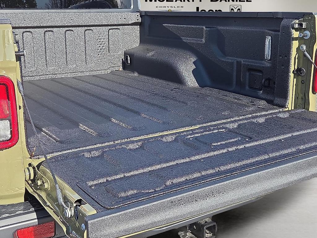 new 2026 Jeep Gladiator car, priced at $47,442