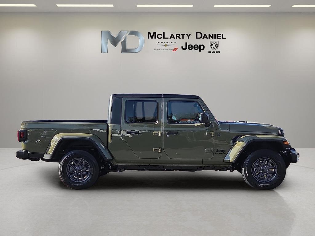new 2026 Jeep Gladiator car, priced at $47,442