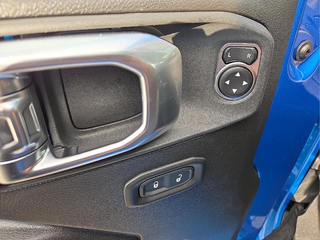 new 2025 Jeep Gladiator car, priced at $48,023