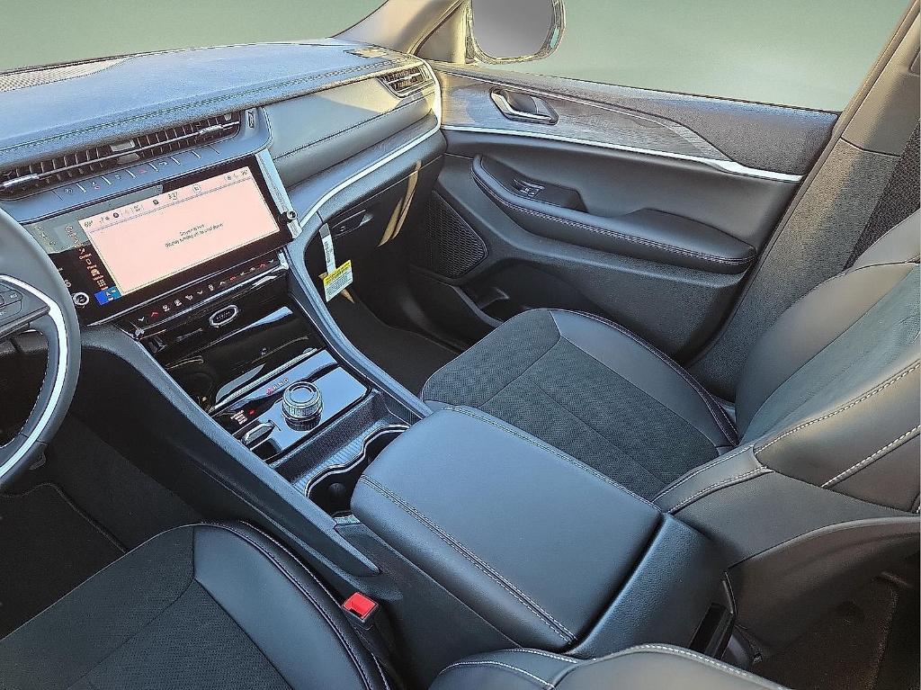 new 2026 Jeep Grand Cherokee car, priced at $44,786