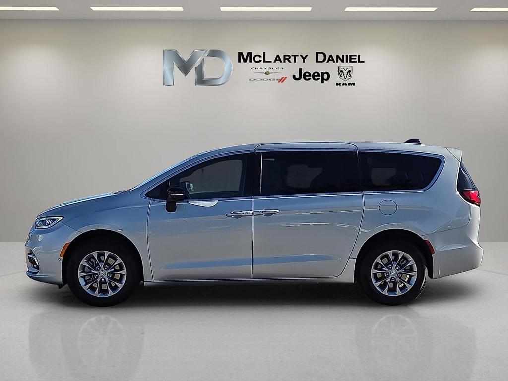 new 2026 Chrysler Pacifica car, priced at $40,645