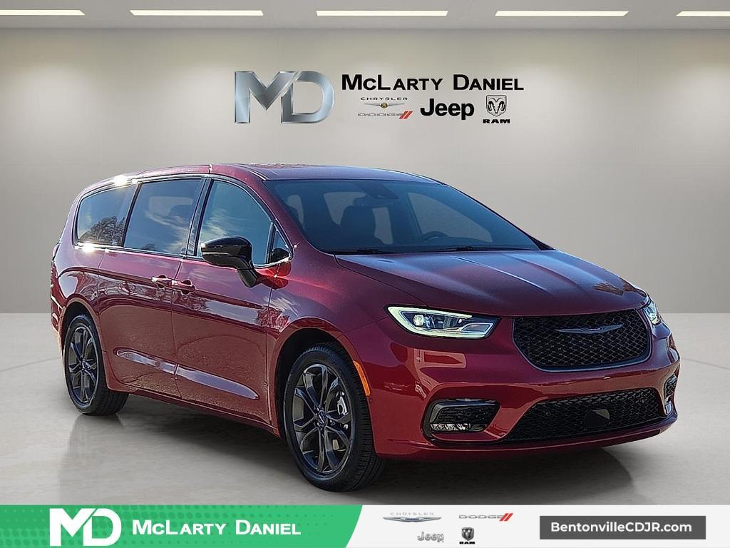 new 2026 Chrysler Pacifica car, priced at $39,235